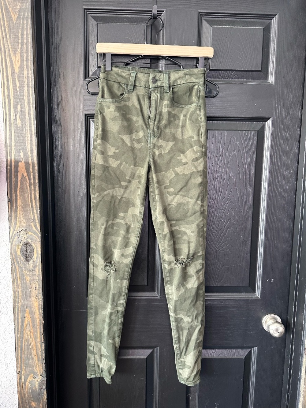 American Eagle Olive Camo Jeggings Size 4 Distressed Stretch Skinny Jeans